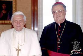 Benedicto XVI con Mons. José Ulises Macías Salcedo.