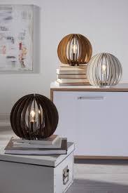 tischleuchten aus naturlichen materialien durfen in einer skandinavischen einrichtung nicht fehlen wir empfehlen warmes licht un haus deko leuchten stehlampe