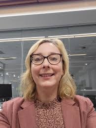 Karen Lunt's Instagram, Twitter & Facebook