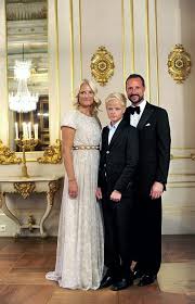 Crown Princess Mette Marit Marius Hoiby And Crown Prince Haakon At The Couple S 10th Wedding Anniversary In 2011 Norwegisches Konigshaus Konigshaus Adele