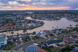 Australian housing values lifted by 1.8 home values in sydney are recovering well however gross rent yields in sydney and melbourne remain the worst. House Prices In Rich Suburbs Of Sydney Melbourne And Perth Falling At Steeper Pace Corelogic Says Sound Health And Lasting Wealth