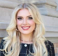 Christina Stull's Instagram, Twitter & Facebook