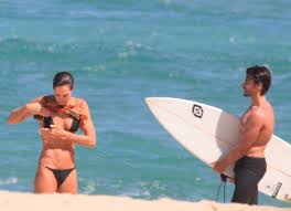 At 40, she's still got it! Fernanda Venturini Vai A Praia No Rio Durante Pandemia De Coronavirus Quem Quem News