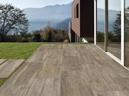3 Gunstige Arten Von Terassenboden Und 20 Kreative Beispiele Douglasie Terrassendieledouglasie Wpc Terrace Terassenboden Garten Fliesen Douglasie Terrasse