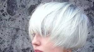 Jan 21, 2022 · l o dicono gli hairstylist e lo confermano le tendenze che spuntano sui social, a dominare la scena dei capelli 2022, sia sui tagli lunghi … La Frangia E La Nuova Moda Capelli Dell Autunno 2019