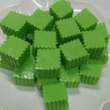 1 cawan air pandan itu ditolak daripada jumlah air yang digunakan dalam sukatan resepi.kalau 3 1/2 cawan air kosong, jadi hanya guna 2 1/2 cawan. Bonda Resepi Agar Agar Santan Pandan Sedap Tak Hanyir Agar Agar Makanan