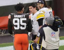 Watch the incident between myles garrett and mason rudolph here. Browns Myles Garrett Approaches Mason Rudolph After Victory Over Steelers Shakes His Hand And Says Good Game Cleveland Com