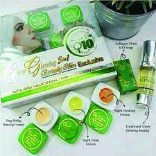 The swisse glow skincare bundle combines swisse manuka honey daily glow foaming cleanser and swisse manuka honey glow boosting moisturiser. Glow Glowing Skincare 4 In 1 Health Beauty Skin Bath Body On Carousell