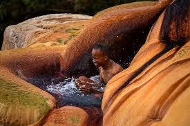 C'est vrai que les chinois aiment pousser leur limite. La Phot Eau Insolite De La Semaine Enjoying Curative Mineral Waters Res Eaux
