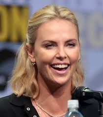 File:Charlize Theron in 2017 by Gage Skidmore (3).jpg - Wikimedia ...