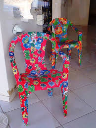 Quando novos são ótimos, mas com o tempo vão ficando manchados e descascando, ficando ásperos. Reformar Cadeiras Plasticas Com Tecidos Artesanato Na Rede