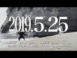 În micul oraş villeneuve, belle (emma watson), o tânără luminoasă, cu un spirit liber, care iubeşte să citească, îşi vede de treburile monotone de zi cu zi. Frumoasa Si Bestia Beauty And The Beast Trailer Dublat In Romana Youtube