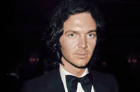 Born camilo blanes cortes in spain, sesto became a household name in europe and across latin america after the debut of his first album algo de mí, which translates to something of me, in 1971. Camilo Sesto Returns To Latin Pop Albums Top 10 For The First Time Since 2012 Billboard Billboard