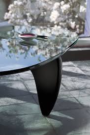 Instantly recognizable sculptural base and organically shaped top. Vitra Coffee Table