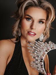 MISS BERKSHIRE TOP 3! 🇬🇧 Massive congratulations to our very first Miss  Berkshire Top 3 pictured here with our brand new Queen, Aleesha Hicks! 👑  1st Runner Up: Jasmine Wardle 2nd Runner