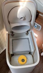 Designer Trenntoilette Vom Schreiner Meine Trenntoilette In 2020 Trockentoilette Komposttoilette Reinigungstipps