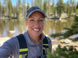 Are there hiking groups for photography enthusiasts in Utah County?