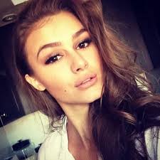 Elena Wright (@ElenaHatesYOU05)