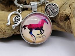 Wissen sie die vorboten dieser verschiedenen glückssymbole und glücksbringer zu deuten? Personalisierbarer Schlusselanhanger Pferd Glascabochon Glucksbringer Hufeisen Marienkafer Geschenk