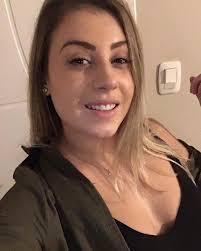 Erechinense Carla Monique Barbacovi, de 28 anos, é identificada como vítima  fatal em acidente na BR-386 Carla Monique Barbacovi, de 28 anos, natural de  Erechim, foi identificada como uma das vítimas do