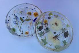 Learn four different ways of pressing flowers, and get the pros and cons of each technique. Real Dried Flowers Set In A Resin Plate Mold Resin Crafts Resin Art Resin Setting