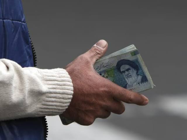 Iran Rial Crisis: Currency Hits Record Low Above 2 Million Per Dollar, Falls  More Than 50% in a Year as Trump Prepares Toughest Sanctions and Tehran  Tightens Hormuz Rules