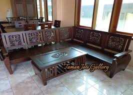 Kursi sudut jati yang kami produksi berbahan dasar kayu jati berkualitas yang sangat dipercaya ketangguhannya. Gambar Kursi Sudut Kayu Jati Pagar Rumah