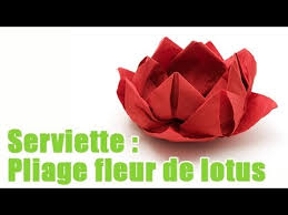 Pour sublimer vos tables de noël, réalisez des pliages de serviettes originaux et faciles. Art Pliage D Une Serviette En Forme De Fleur De Lotus Youtube