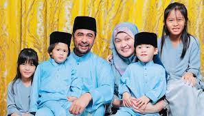 Zobacz, co halina cytryna (halfgru) odkrył(a) na pintereście — największej na świecie kolekcji pomysłów. Dr Sheikh Muszaphar Shukor Dr Halina Are Expecting Twins Again Hype Malaysia