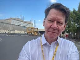 Roger Hage's Instagram, Twitter & Facebook