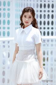 Hoang yen chibi is an actress, known for cuoc xe nua dem (2020), co gai den tu hom qua (2017) and nguoi can quen phai nho (2020). Hoang Yáº¿n Chibi Diá»‡n Vay Ná»­a Kin Ná»­a Xuyen Tháº¥u Ä'i Event Ngoi Sao