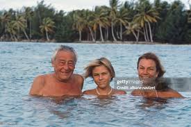 L'explorateur français Paul Emile Victor avec son fils Teva et sa... News  Photo