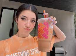 D'amelio has been a huge fan of dunkin' for a while now. Apreciacion A Charli D Amelio Dunkin Vanilla Coke Can Dunkin Donuts