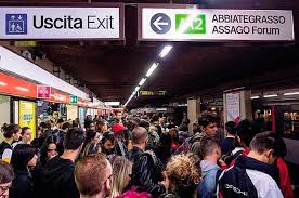 Guardate lo sciopero nessuno entra(entra solo ualche cazzone) e poi si radunano fuori scuola per scioperare. Domani E Dopodomani Sciopero Di Atm E Trenord Possibili Disagi Per Studenti E Pendolari Pocketnews