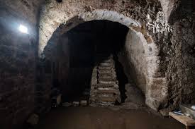 Acquedotto alessandrino, via di tor pignattara. L Acquedotto Romano Del Serino Scoperto Sotto Un Palazzo Del Rione Sanita