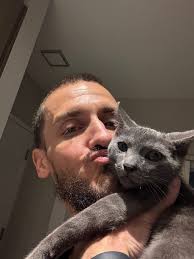 Sometimes I think I'm a 🐱 window sills are sooo cool 😎🤩 meowww