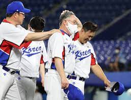 뉴스클래스 김지훈 기자 = 소설가 이외수(75)씨의 아내 전영자씨가 뇌출혈로 쓰러진 이씨를 향해 한 날 한 시에 같이 가자라고. Cxzgyn2yclhjlm