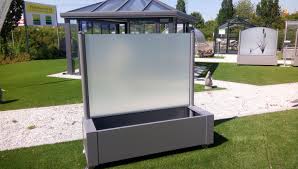 Windschutz Aus Glas Fur Garten Und Terrasse In 2020 Garten Design Garten Landschaftsgestaltung