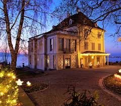 Die grand dame aus gutem haus kaum eine deutsche schauspielerin verkörpert diese rolle so formvollendet wie ruth maria. Pressemitteilungen Von Pr2 Petra Reinmoller Kommunikation Ruth Maria Kubitschek Liest Eigene Weihnachtsmarchen