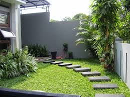 Taman ini bisa anda buat di halaman rumah anda yang dibangun deagn bentuk lingkaran dengan pusat kolam yang dilengkapi dengan air terjun mini. 10 Inspirasi Taman Minimalis Depan Rumah Dari Para Profesional Nusantara Homify