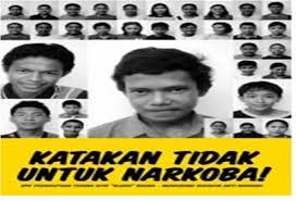 Poster biasanya selalu mengandung unsur gambar yang menarik, agar membuat banyak orang penasaran. Menulis Slogan Dan Poster Hoesnaeni Blog S