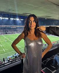 Aujourd'hui c'est ambiance rugby 🏈 🎤 #parisladefensearena