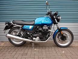 Moto Guzzi V7 Iii Special 2018 Blu Zaffiro Only 465 Miles Dealer Demo Must See Thecustommotorcycle Co Uk Moto Guzzi Moto Motorcycles For Sale
