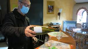 Le podium est constitué de deux grands crus français, dont les bouteilles peuvent coûter jusqu'à. Loir Et Cher Du Touraine Au Cheverny Les Caves Des Vignerons Restent Ouvertes