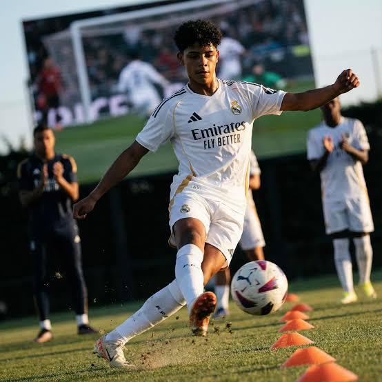 Cristiano Ronaldo Jr. gây sốt khi thử việc tại Real Madrid
