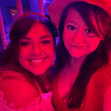 What is your go to heat transfer vinyl? I'm having trouble with it peeling