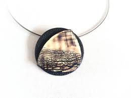 Musique douce new age pour la relaxation, sommeil, yoga et méditation. Voyage Onirique Pendentif Polymere Noir Ivoire Artisanat Par Marie Noelle Cantarel Artmajeur