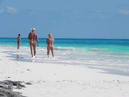 FKK-Hotels & Nudisten-Resorts: Nackt Urlaub ohne Kleidung für Naturisten