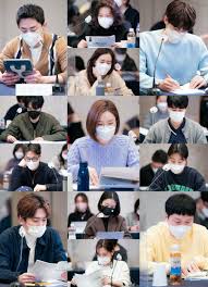 It is directed by shin won ho and the screenwriter is lee woo jung. 4 Fakta Terbaru Hospital Playlist 2 Uju Kembali Bersama Geng Dokter