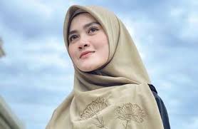 Maia estianty (lahir di surabaya, jawa timur, 27 januari 1976; Awoakzoirxyvzm